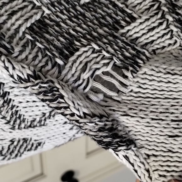 H&M divided black/White geometric print cardigan size medium - Picture 6 of 8